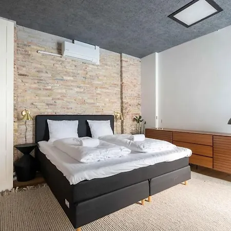 Spacious Double-Apartment For 10 In Cph City Center