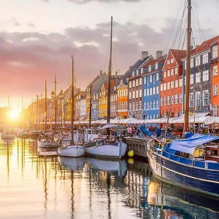 Spacious Double-apartment For 10 In Cph Center Kopenhagen