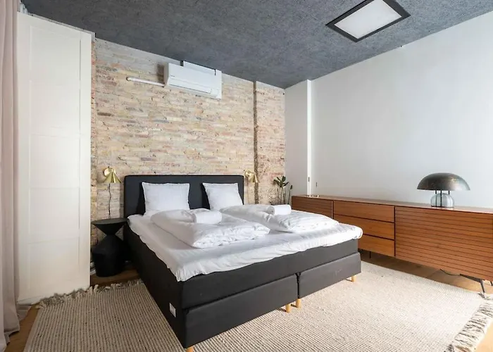 Spacious Double-apartment For 10 In Cph Center