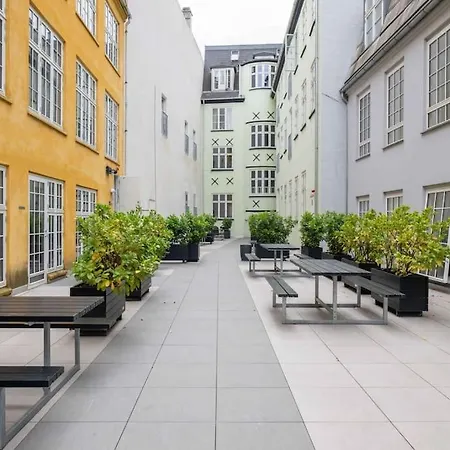 Spacious Double-apartment For 10 In Cph Center Apartment